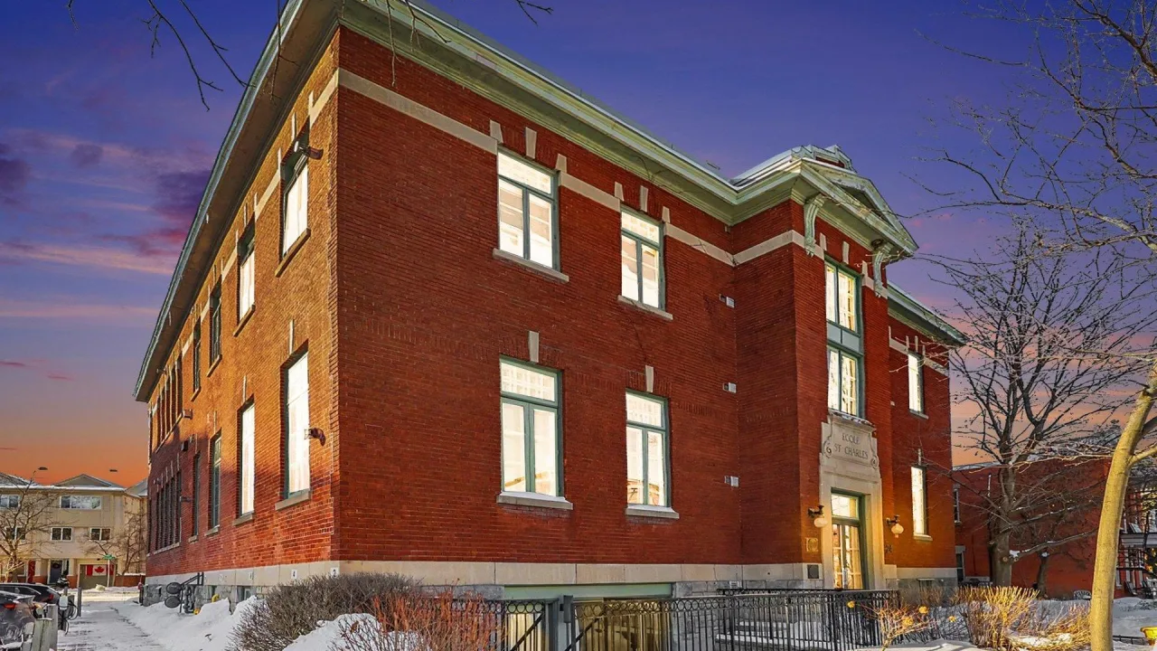 Ecole St. Charles exterior
