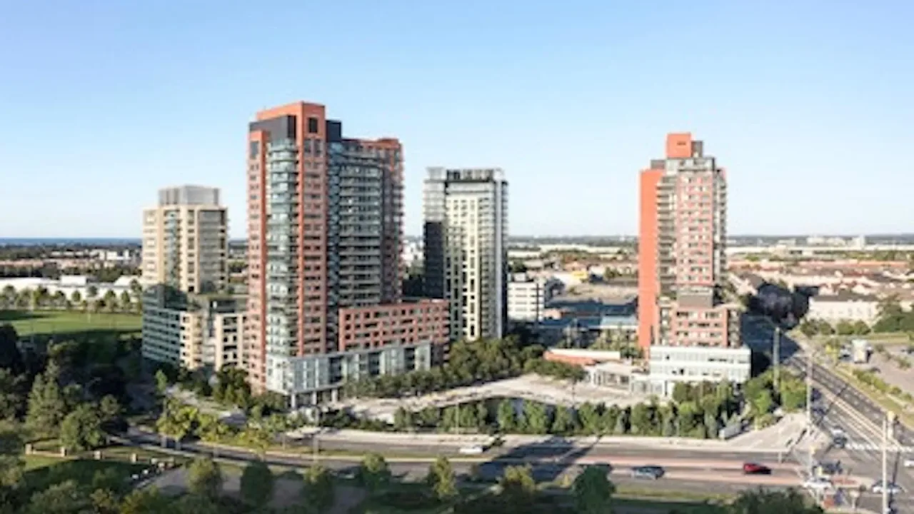 Vision At Pat Bayly Square 3 exterior