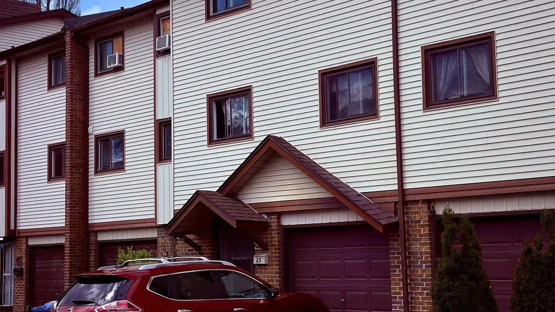 CONDO TOWN HOUSE 3 STORY exterior