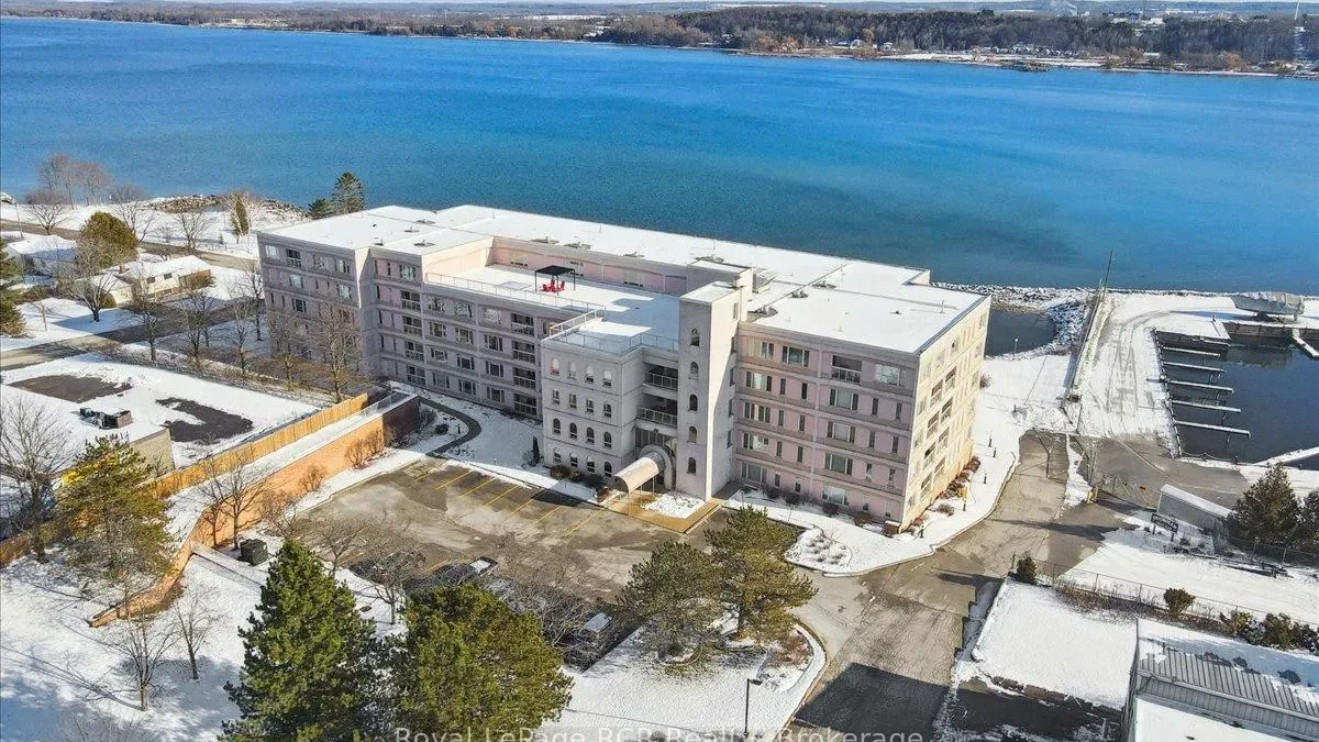Harbourfront Condominiums exterior