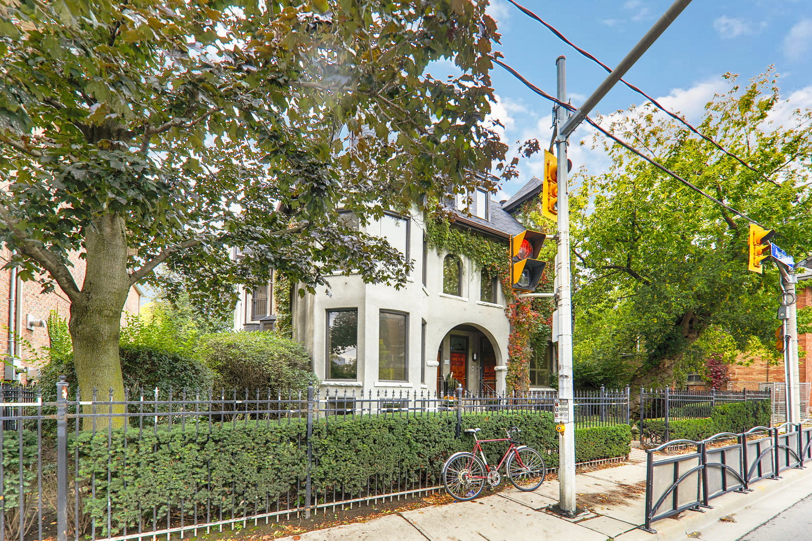 300 Avenue Road condo