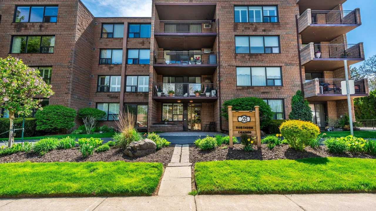 Robinson Condos exterior
