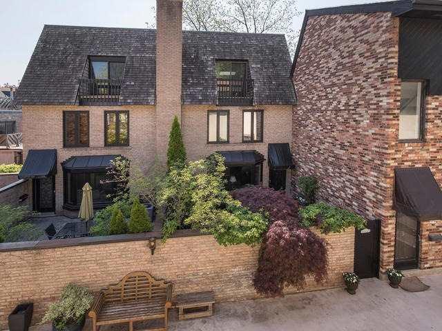 66-72 Shaftesbury Avenue Townhomes exterior