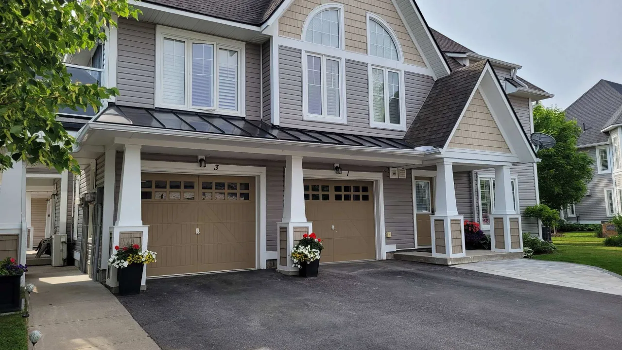 Villa's of Oak Bay Golf & Marina Community condo building exterior