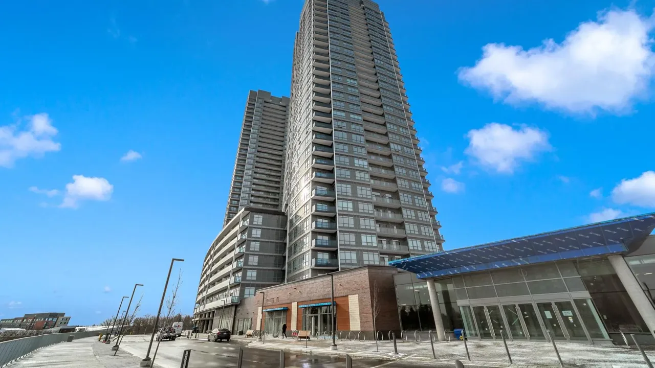 Promanade Park Towers exterior