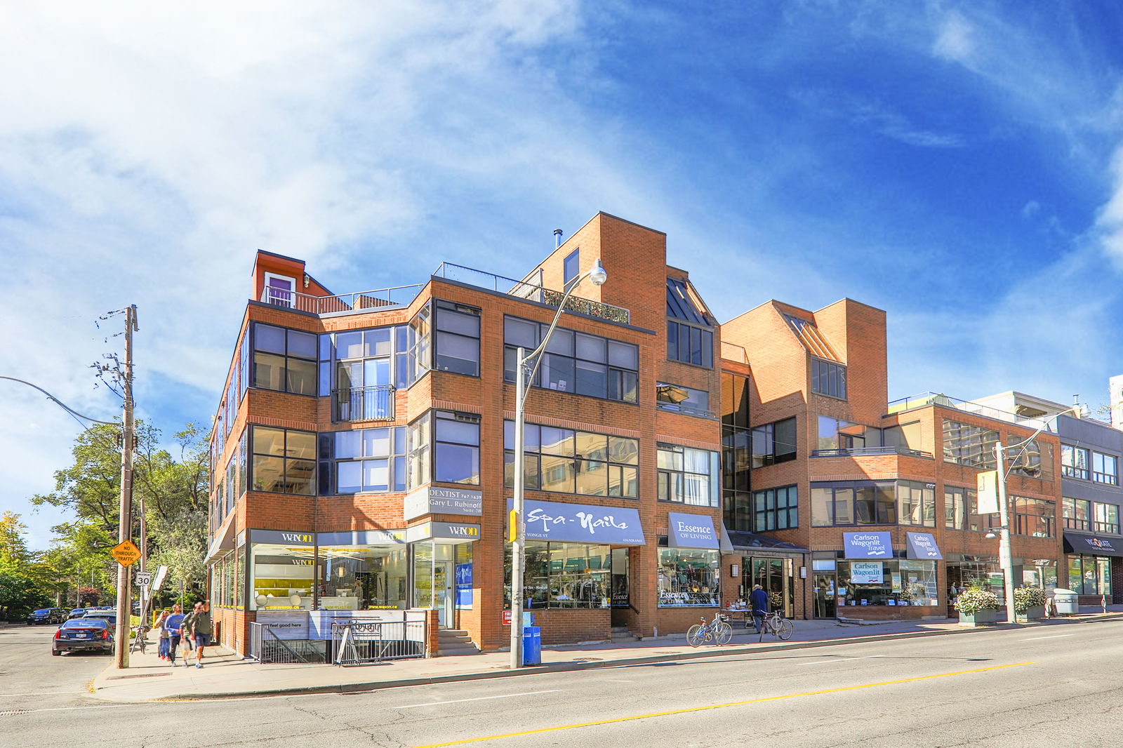 Summerhill Gardens condo building exterior