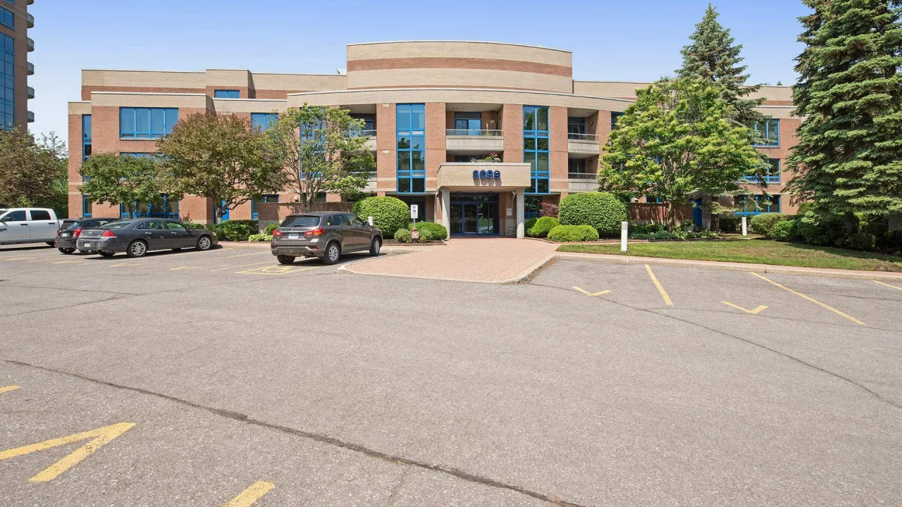Commodore's Quay exterior