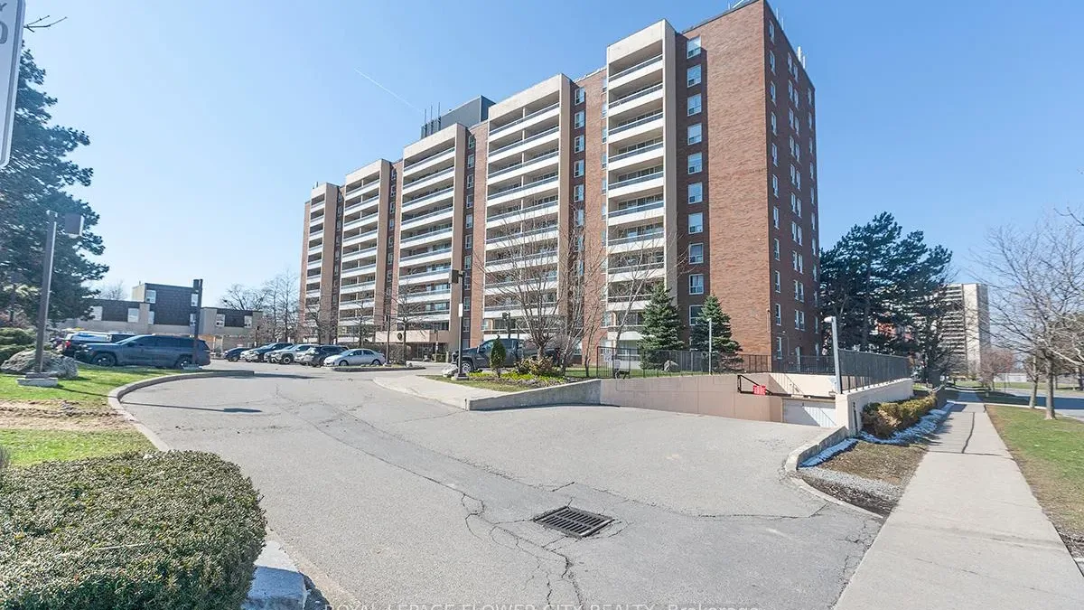Four Winds Condos exterior