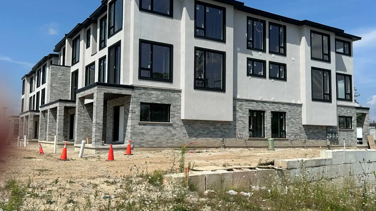 WHITEROCK PROMENADE exterior