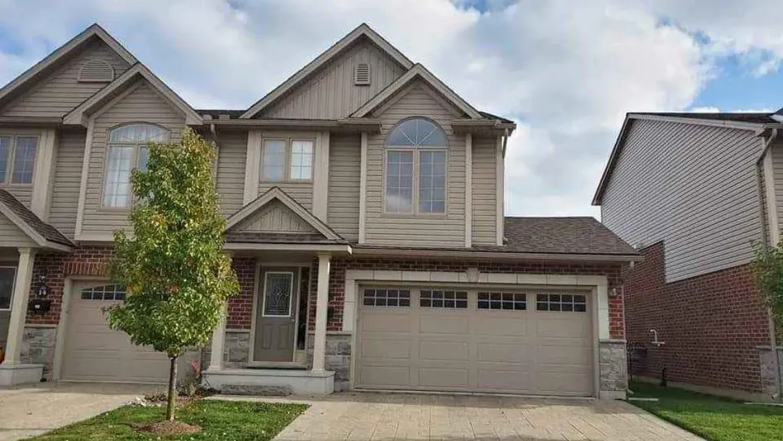 CASTLE ROCK BY REMBRANDT HOMES condo building exterior