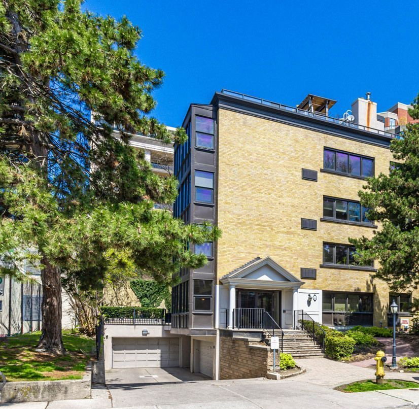 22 Woodlawn Apartments condo building exterior