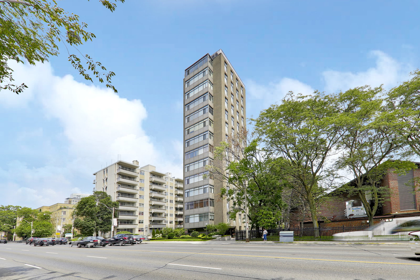 423 Avenue Road Condos exterior