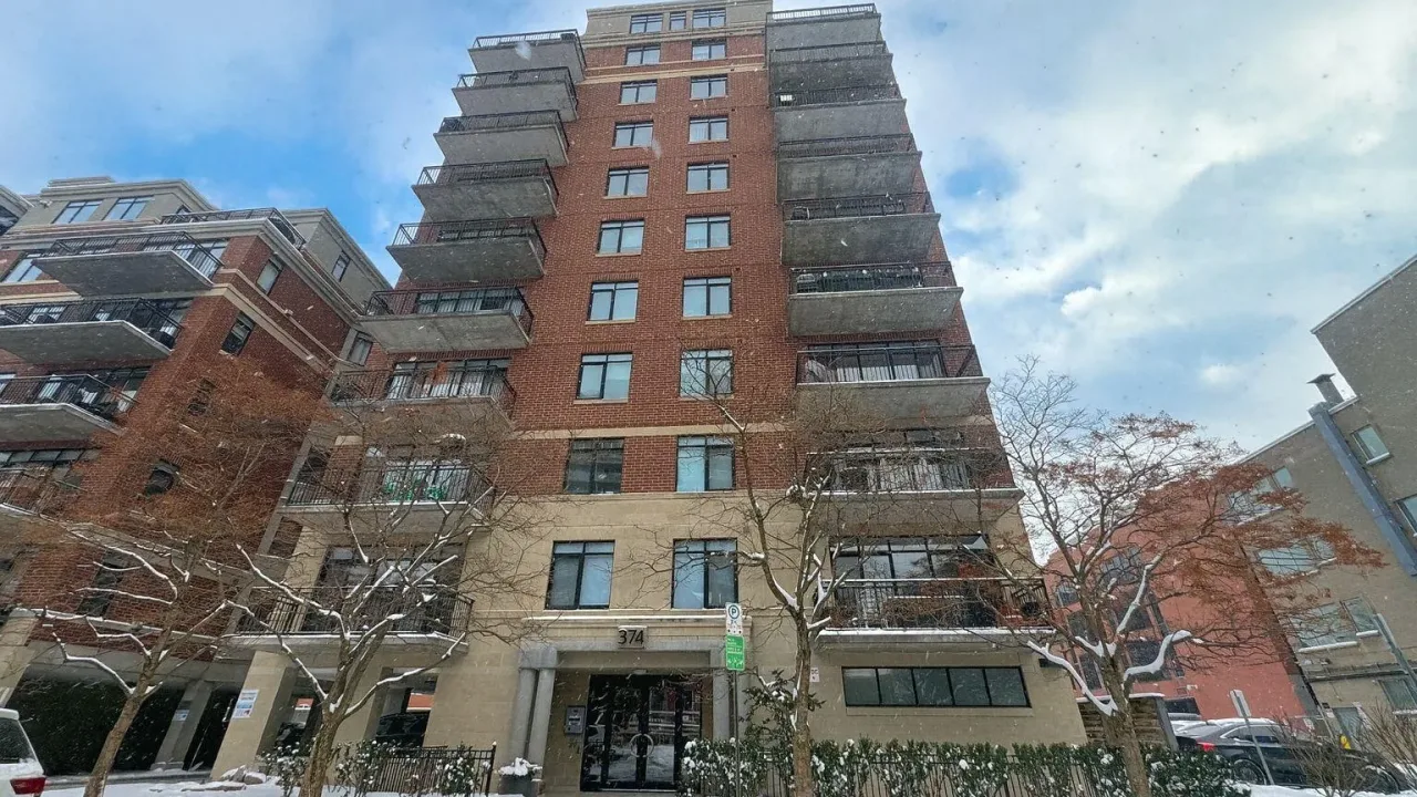 Metropolitan 11 exterior