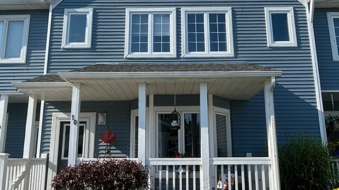 MARINERS BLUFF exterior