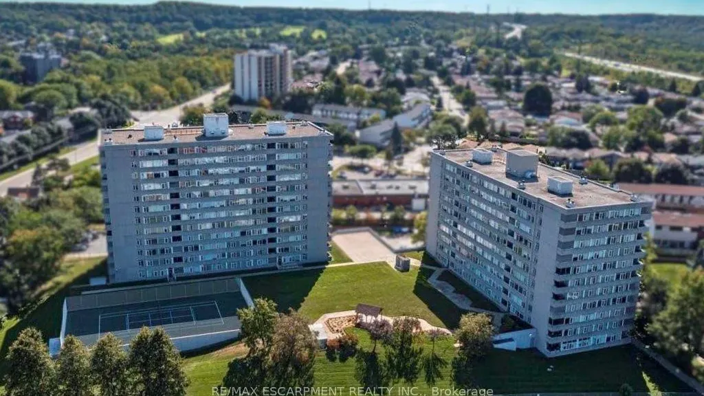 Harris Towers exterior