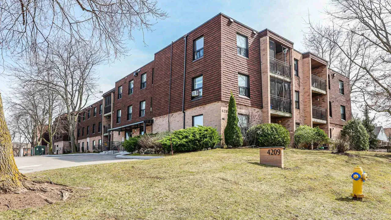 Beamsville Terrace condo building exterior