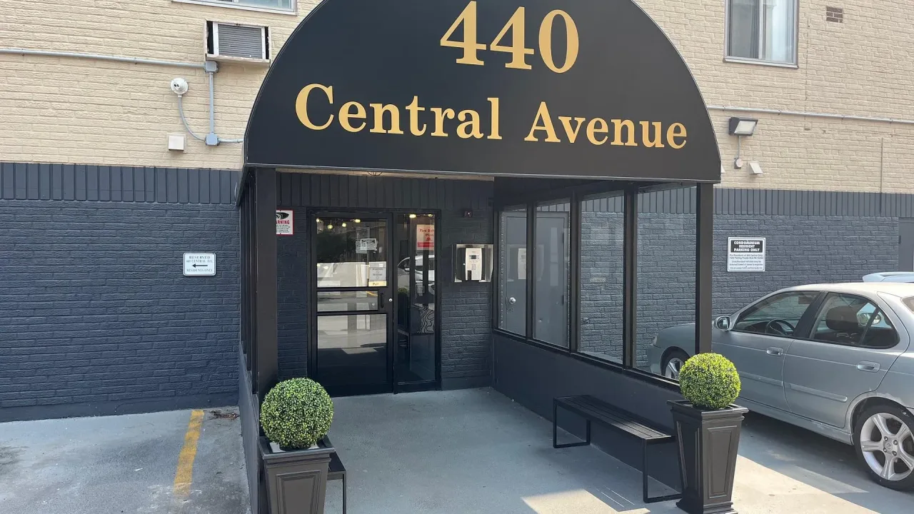 440 Central Condominiums exterior