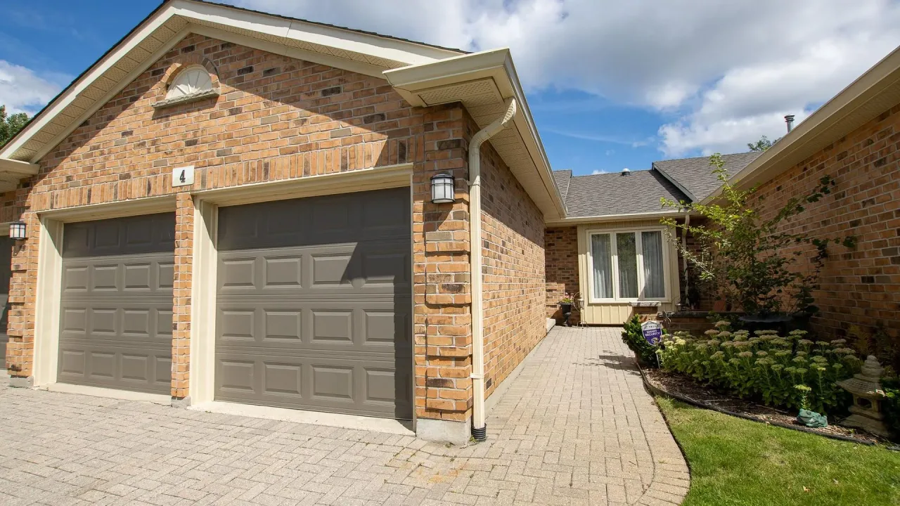 RIVER OAK exterior
