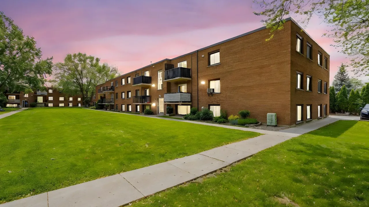 Pearson Park Condominiums exterior