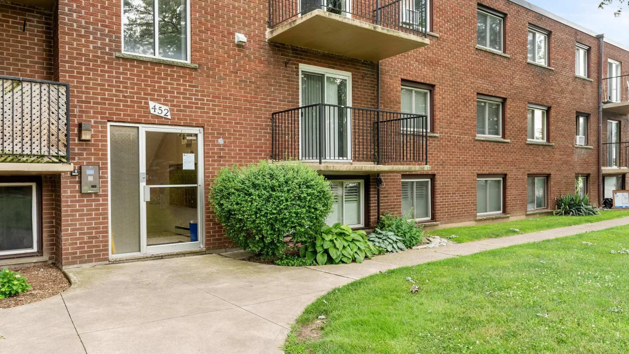 Pearson Park Condominium exterior