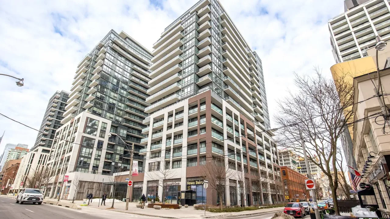 Axiom Condos exterior