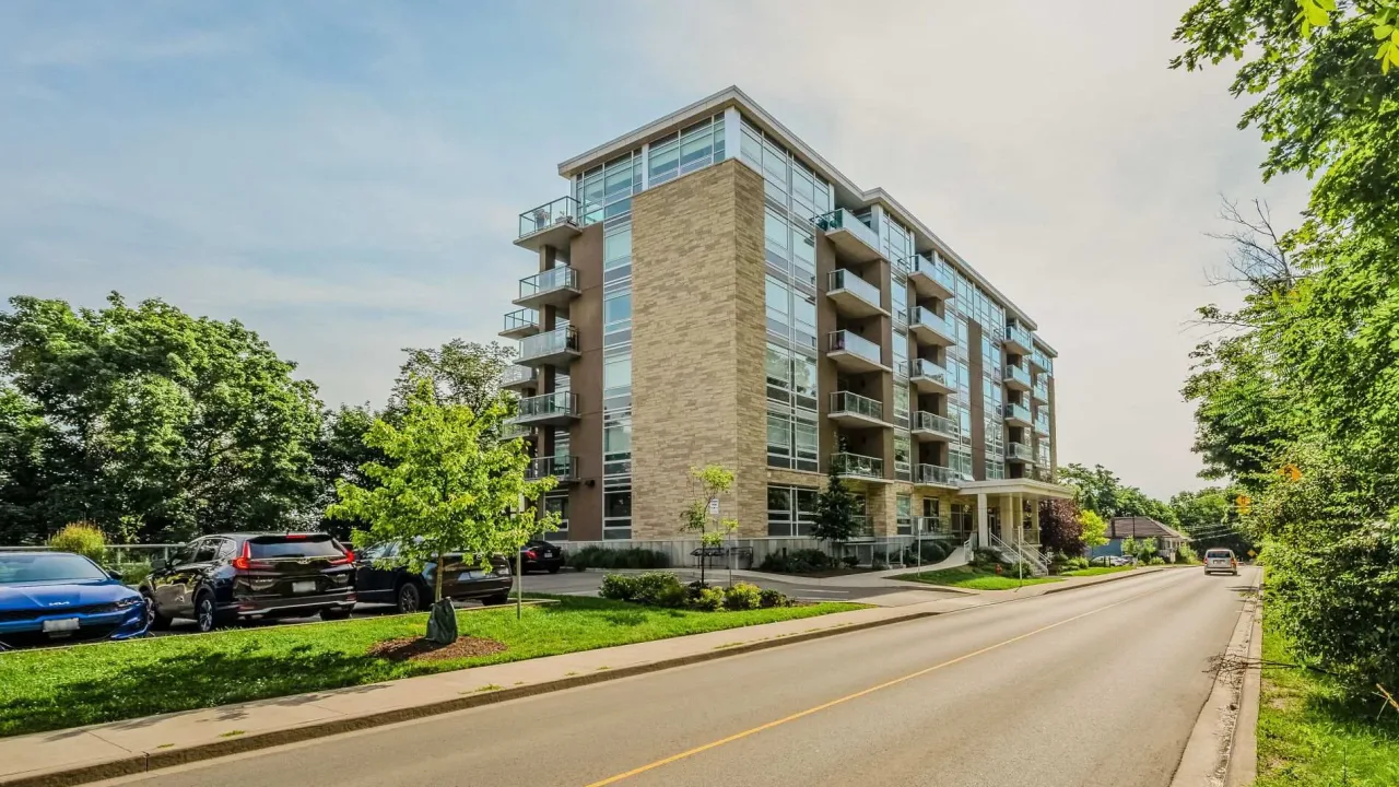 Vista Condos exterior