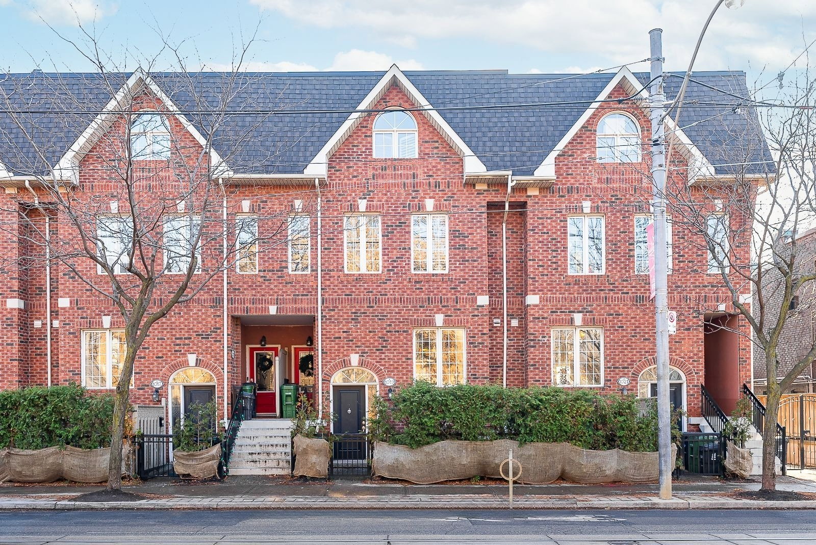 1019A College St condo building exterior