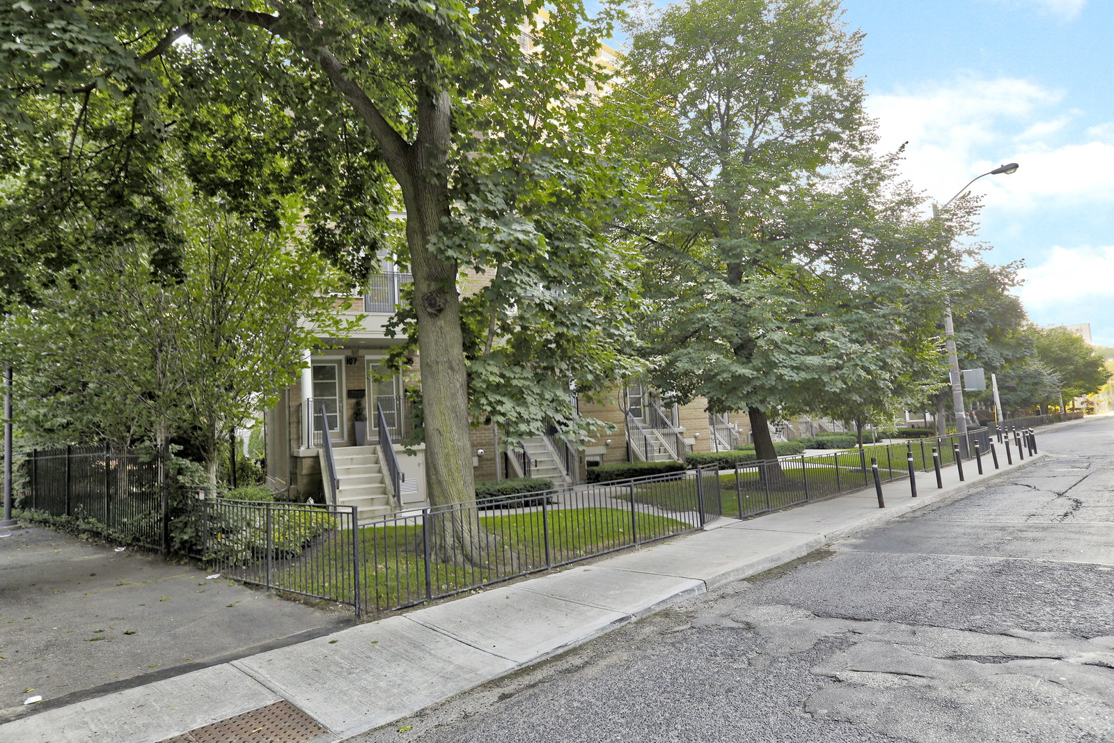 45-105 Pleasant Boulevard Townhouses condo