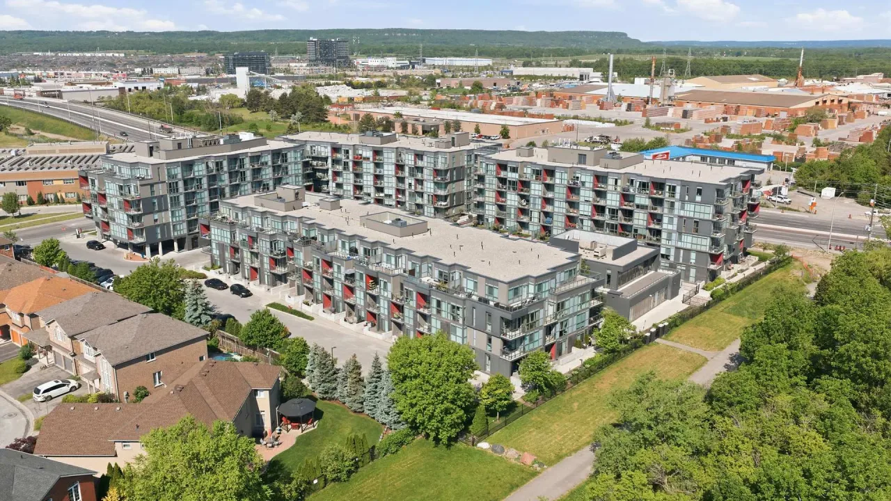LINKS 2 Condo + Lofts exterior
