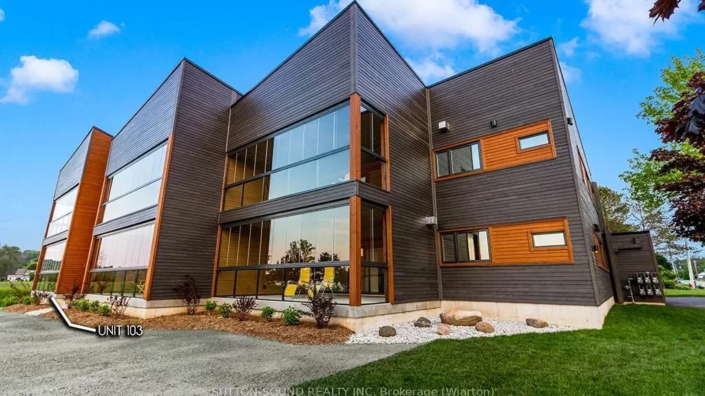Aqua Wave condo building exterior