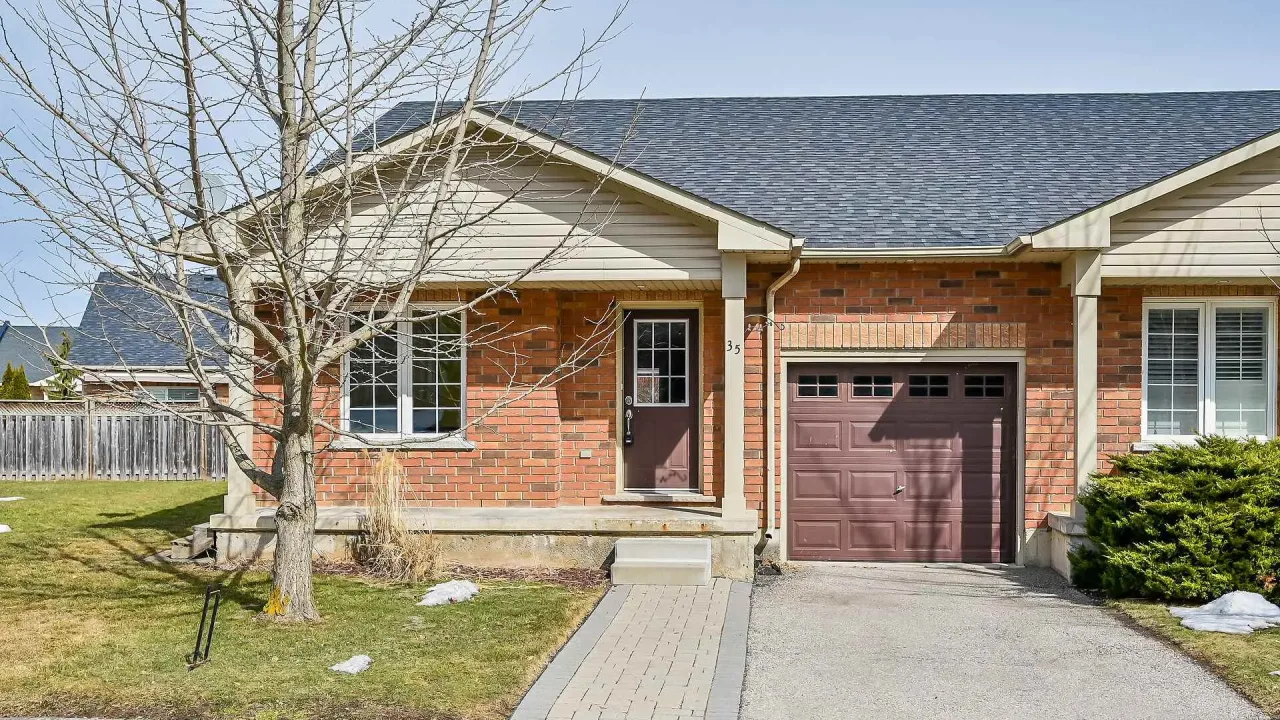 BRANT STANDARD CONDOMINIUM CORPORATON NO 79 exterior