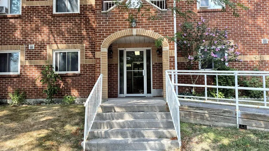 Meadowbrooke Condo Community exterior