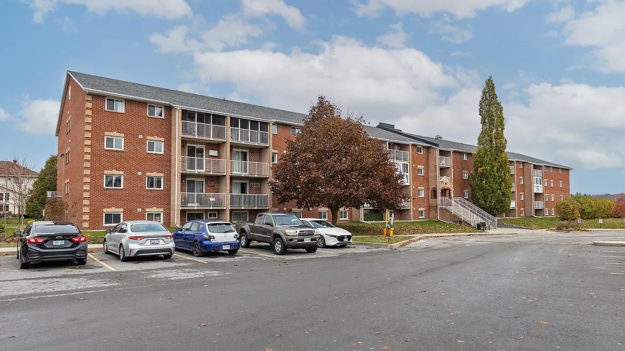 580 ARMSTRONG ROAD exterior
