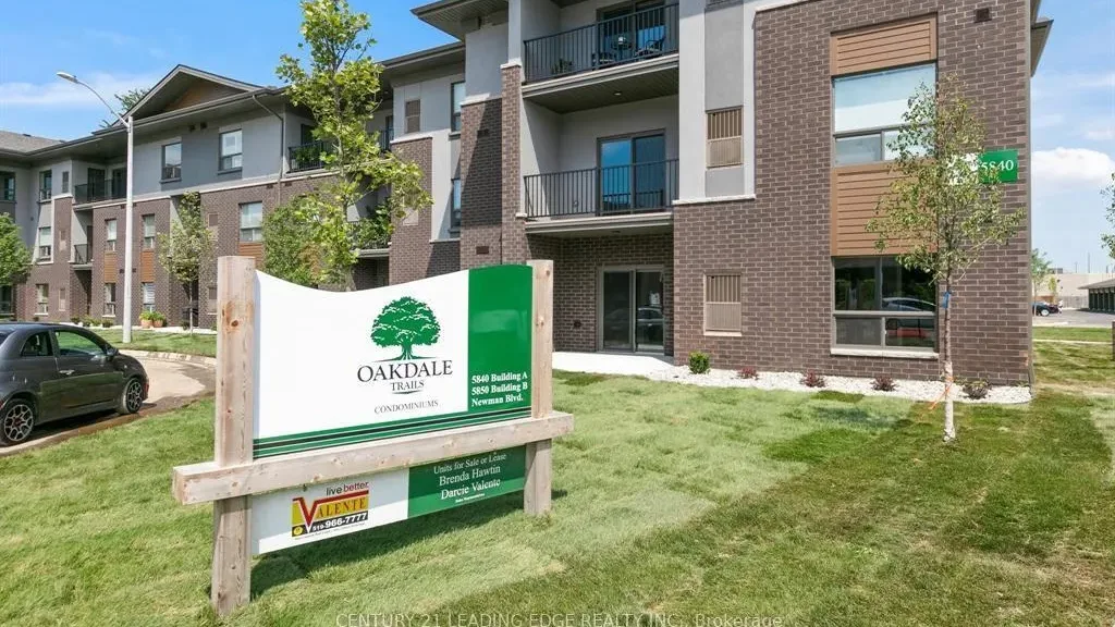 Oakdale Trails condo building exterior