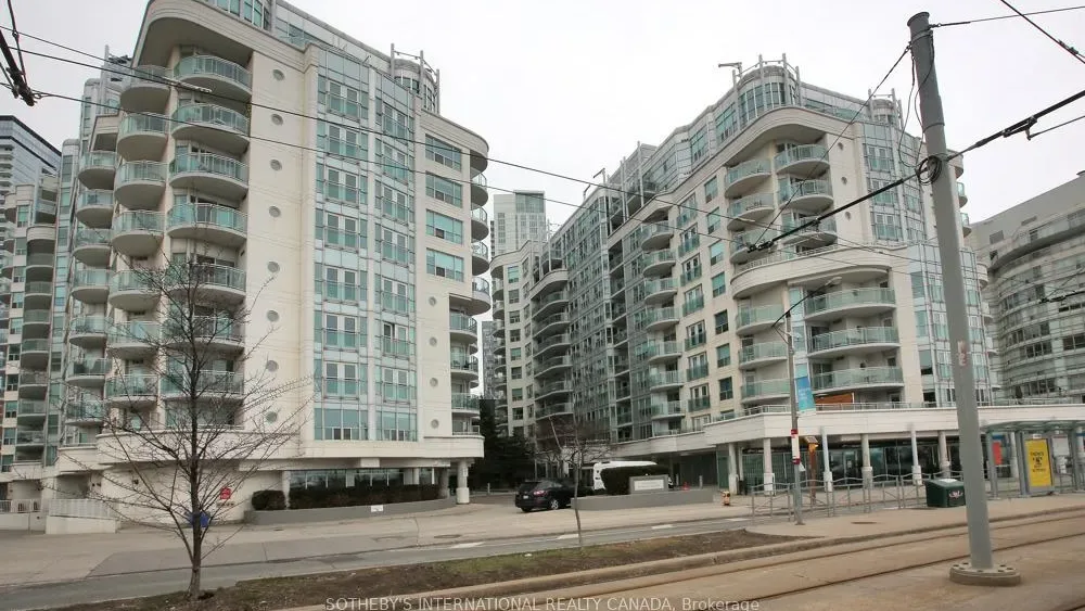 Queen's Harbour exterior