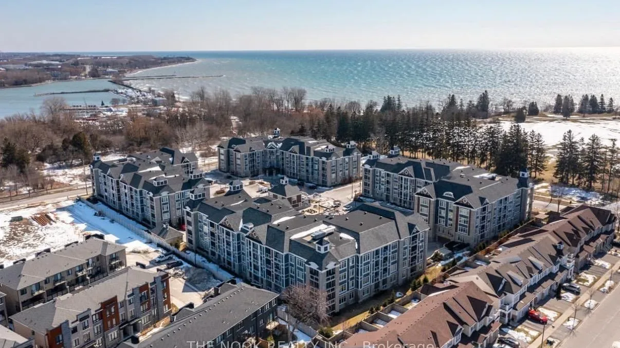 Harbourside Square Condos exterior