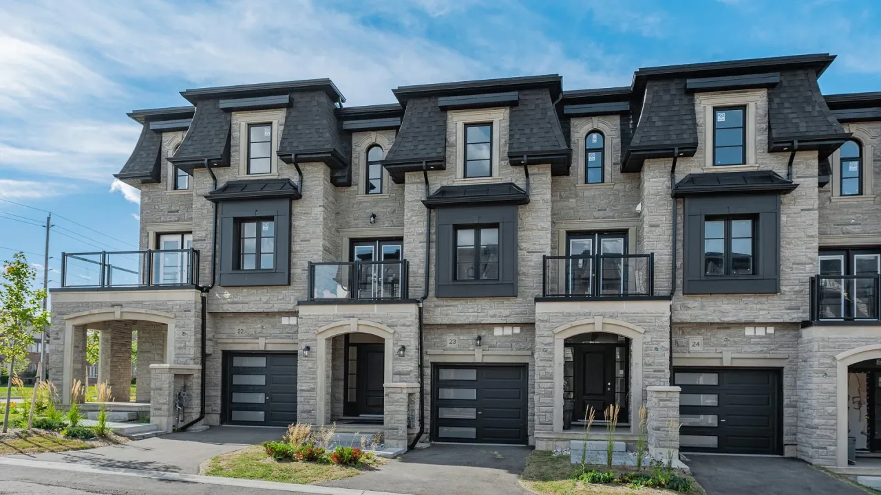 North Ridge Upscale Towns exterior