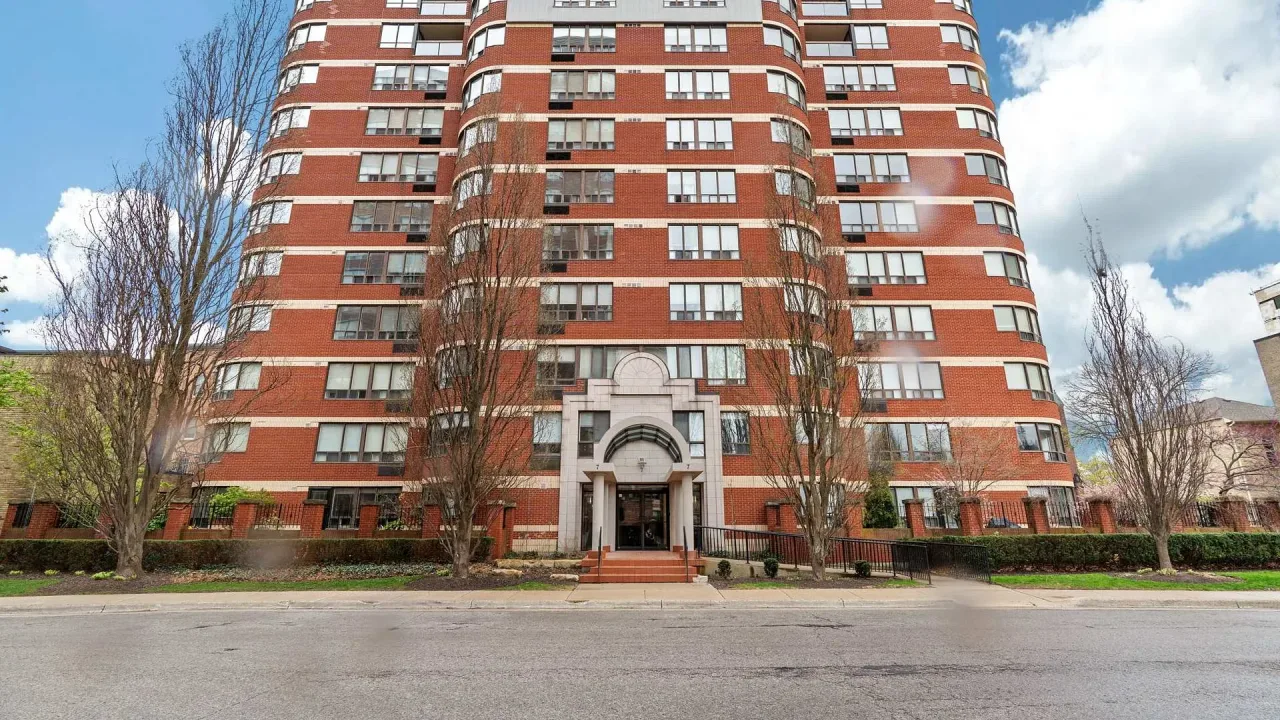 KINGSCOURT condo building exterior