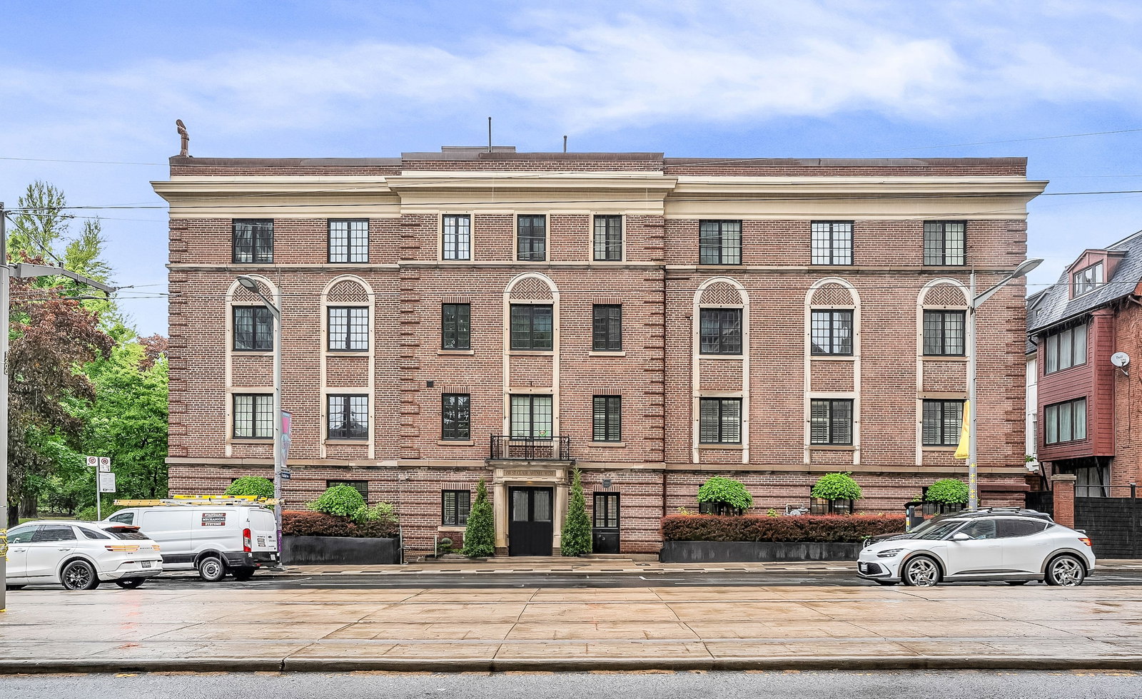 150 St. Clair Avenue West exterior