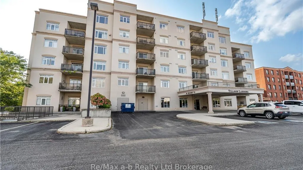 Tillson Landing condo building exterior