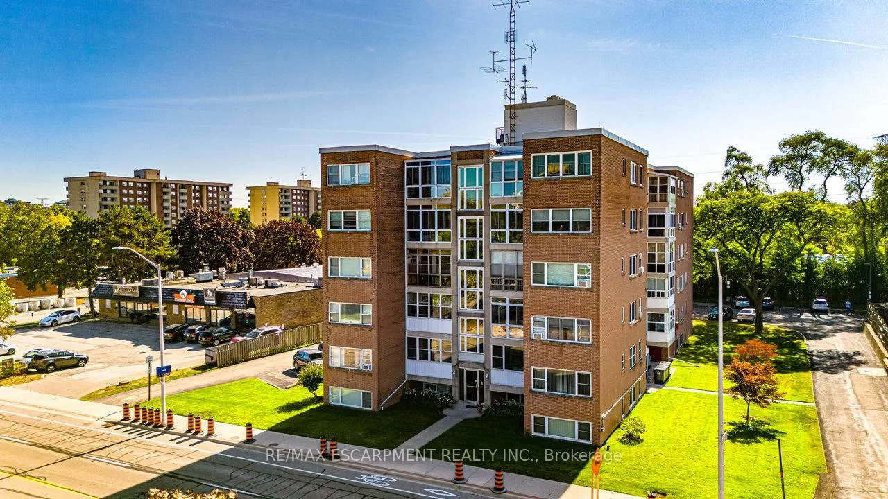 Lexmoor Plaza exterior