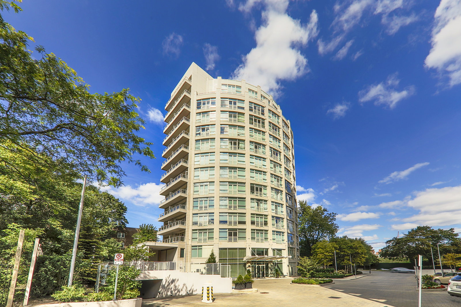 Churchill Park Condos exterior