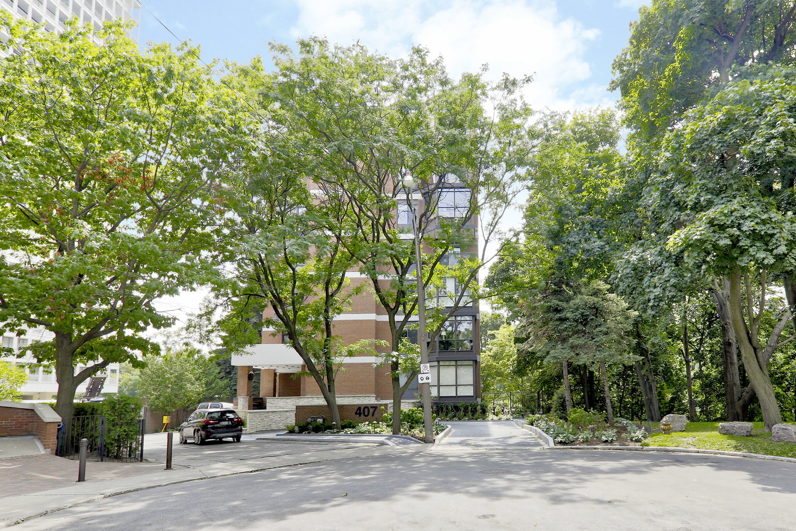 407 Walmer Road Condos exterior
