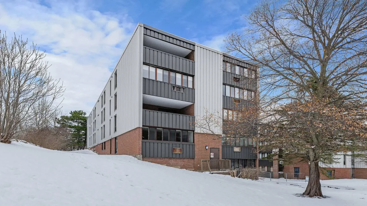 Silver Ridge Court condo building exterior