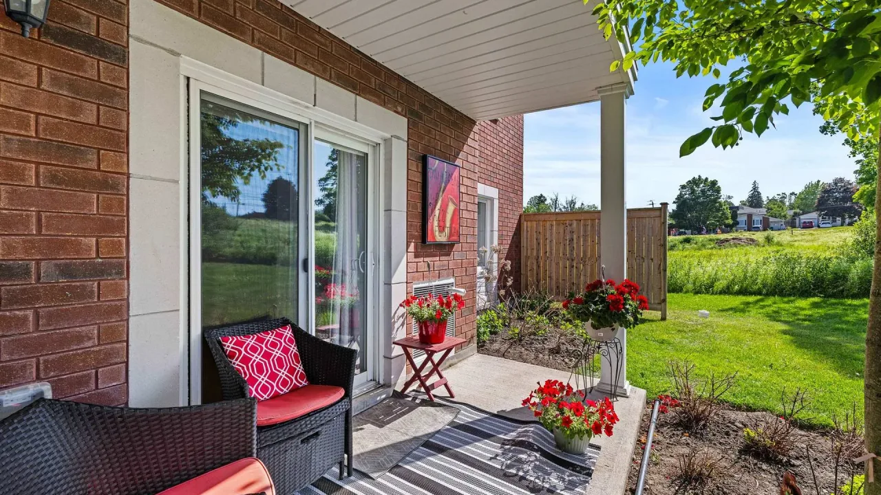 910 Wentworth exterior
