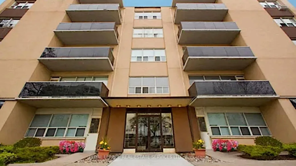 300 St. Clair Avenue West exterior