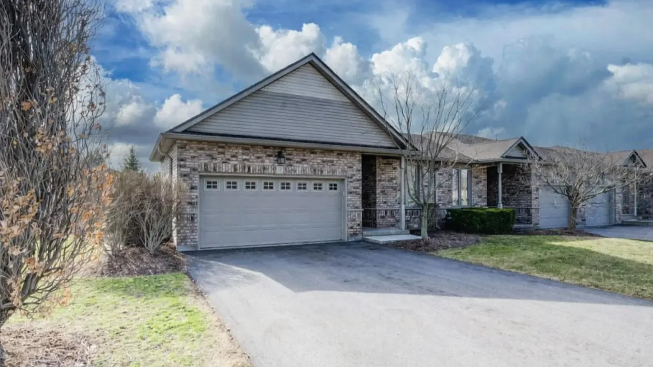 Woodland Ridge condo building exterior