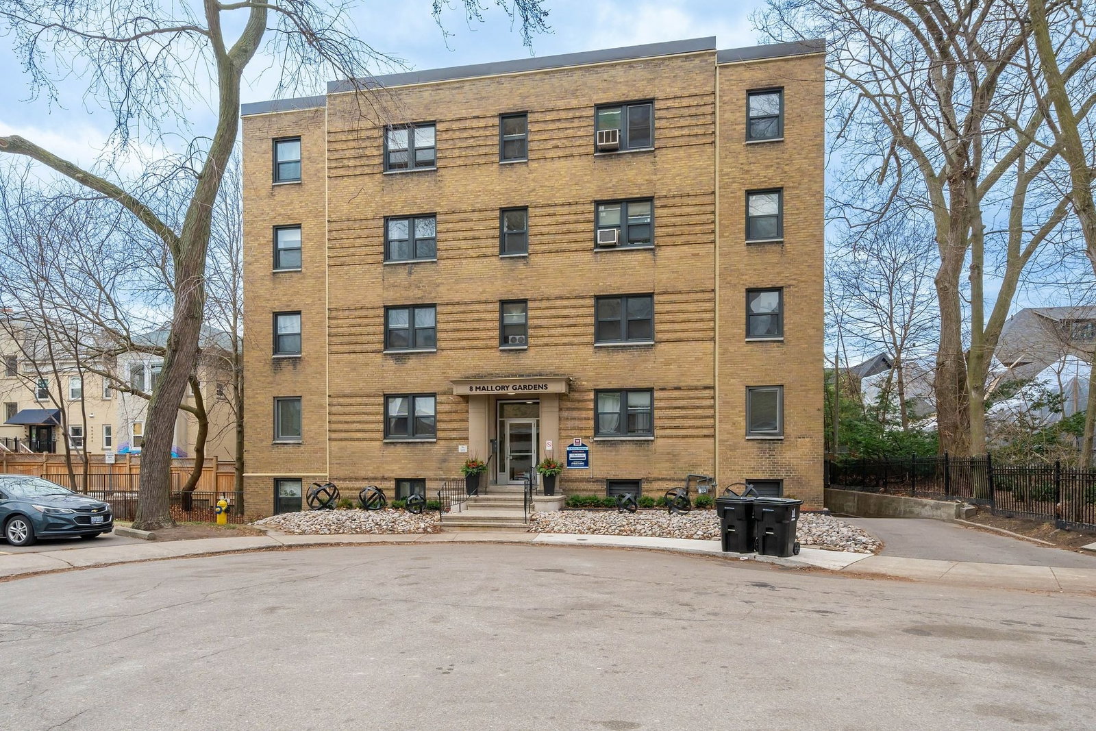 8 Mallory Gardens condo building exterior