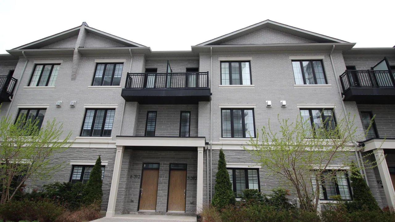 Luxe Towns exterior