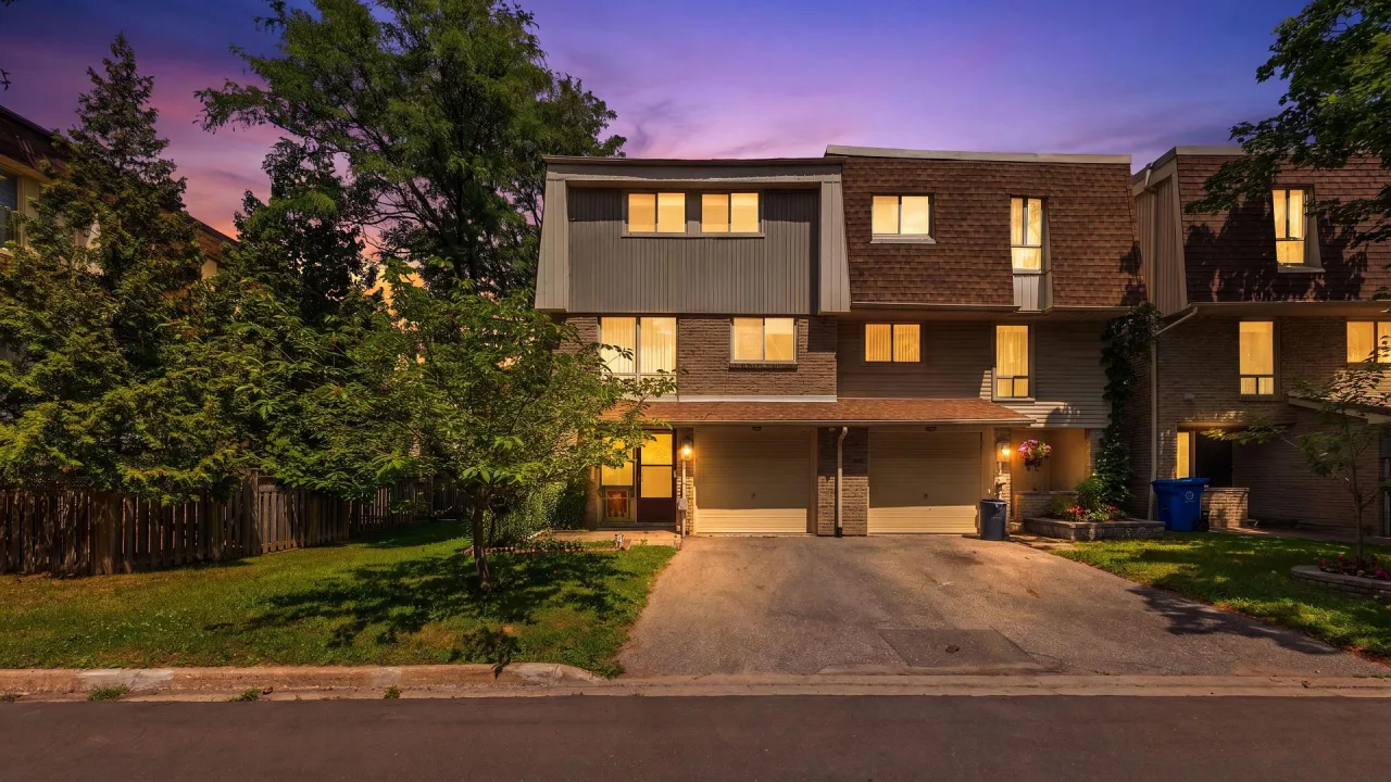 YORK NORTH CONDOMINIUM CORPORATION NO. 2 exterior